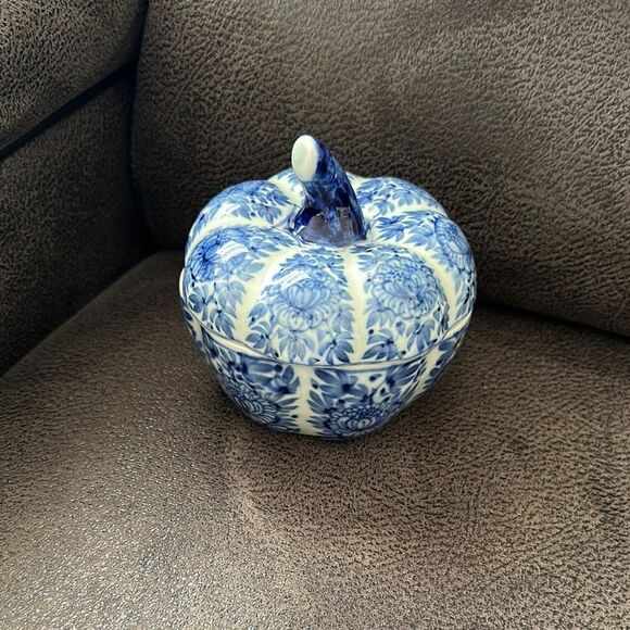 Maitland Smith Porcelain Blue White Pumpkin Trinket Box - Picture 1 of 7